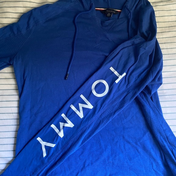 Tommy Hilfiger athletic sweater like new! - Picture 6 of 7